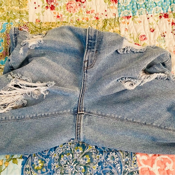 AE Ripped Mom Jean - Picture 6 of 9